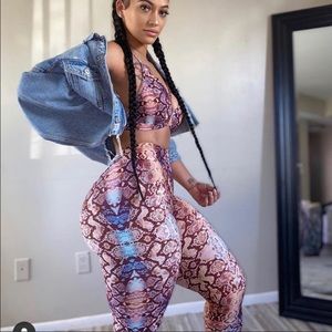 LiCi Fit Cobra Leggings V-Waist Crunch Leggings